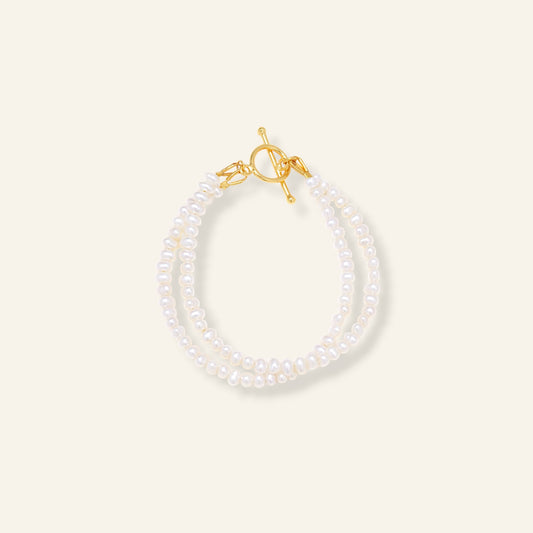 Pearl bracelet with gold clasp