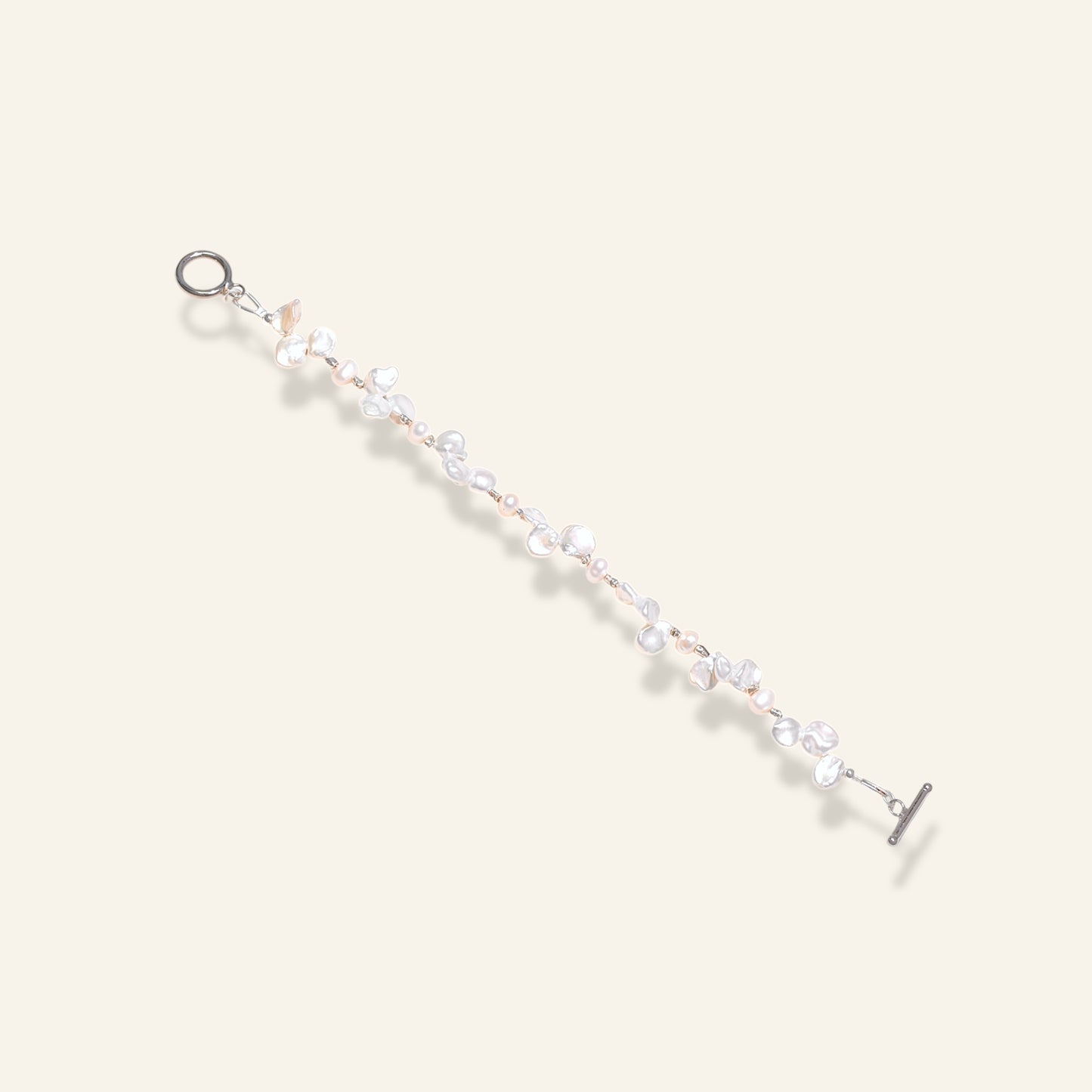 Delicate bracelet with pearl