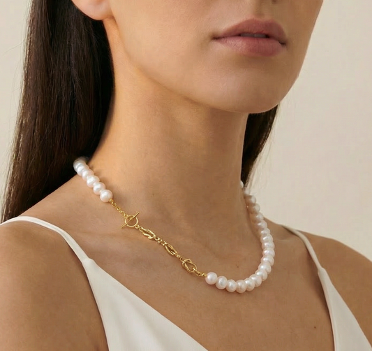 Pearl necklace with gold chain