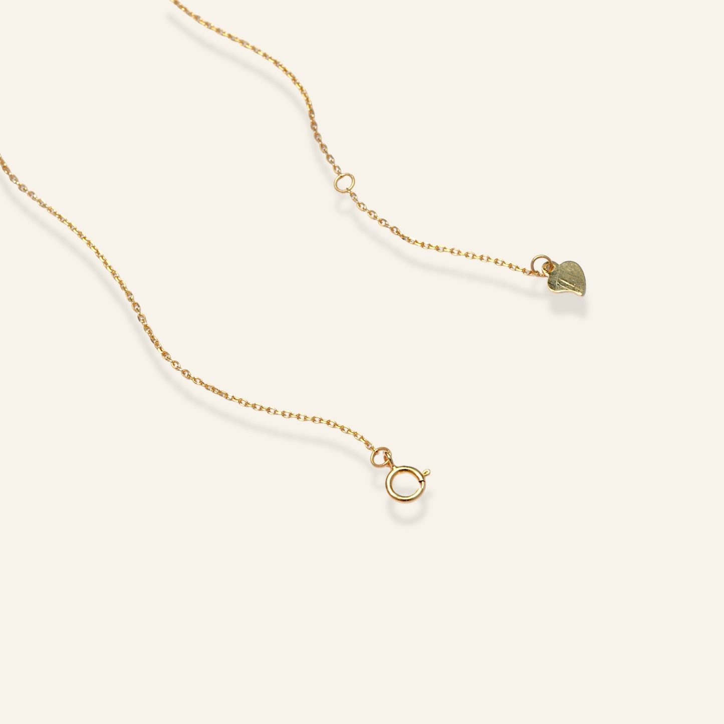 detail fine pearl necklace