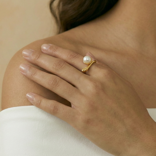 Gold ring with a pearl