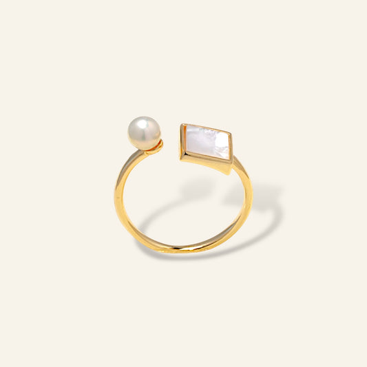 Gold ring with a pearl and rectangular stone