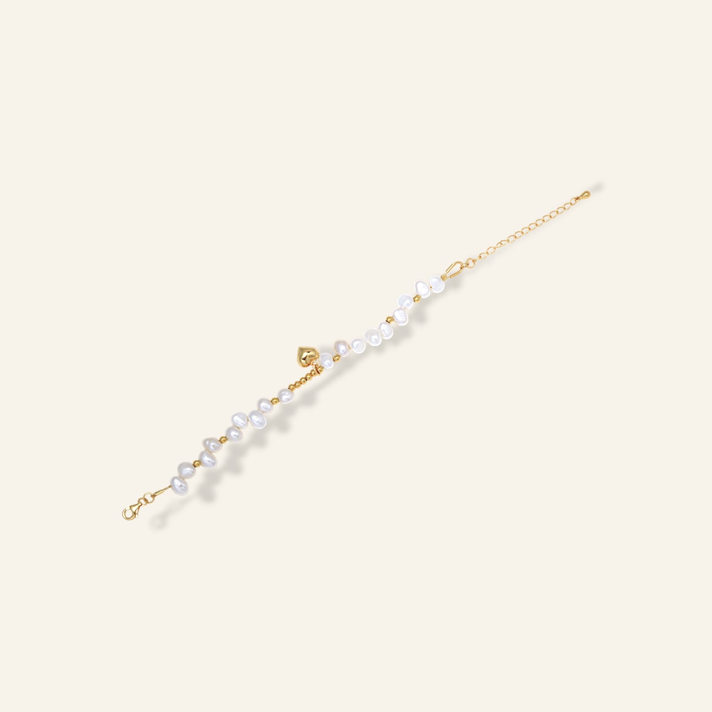 Pearl bracelet with gold chain 