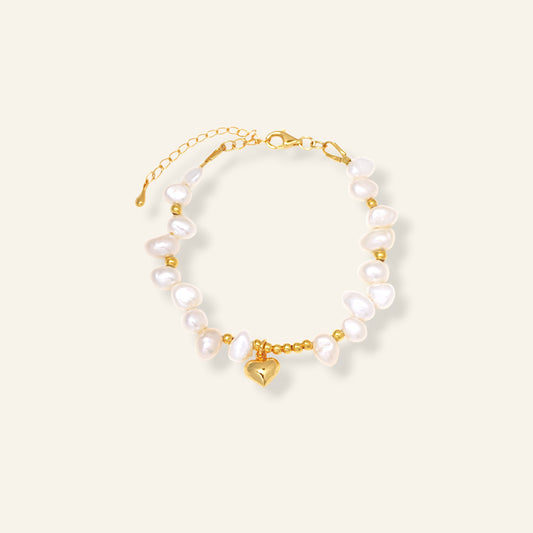 Pearl bracelet with gold heart charm 