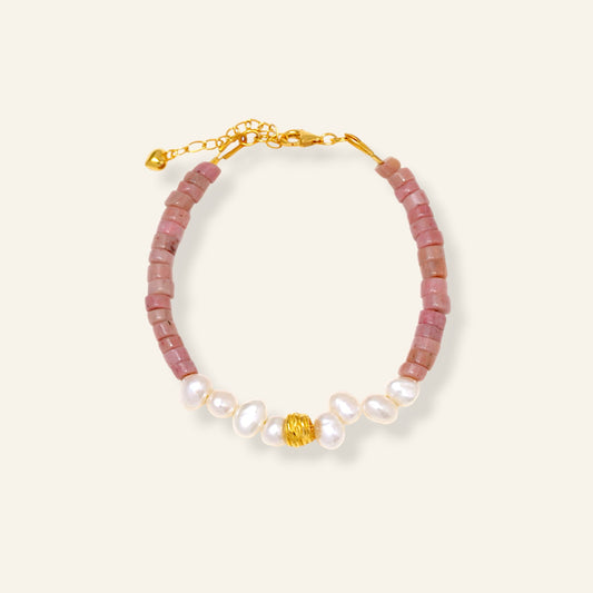 Bracelet with pink beads and pearls 