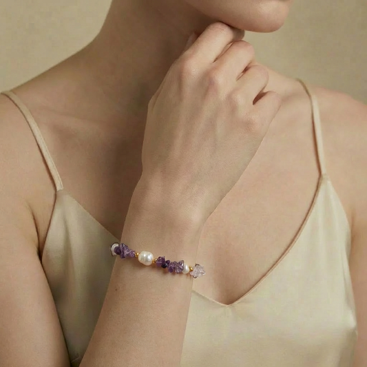 delicate bracelet with pearls and amethysts 