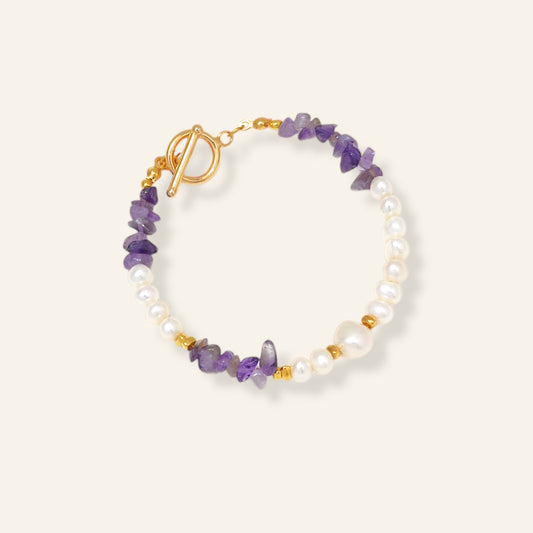 Bracelet with purple and white beads 