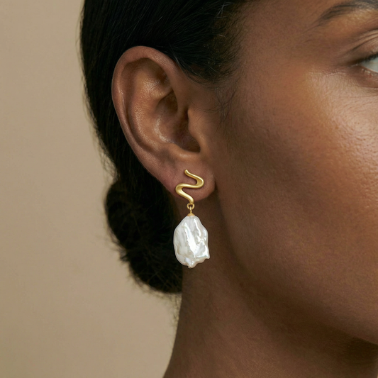  gold and pearl earring 