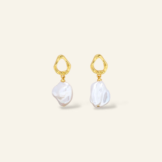 Gold earrings with pearl drops 