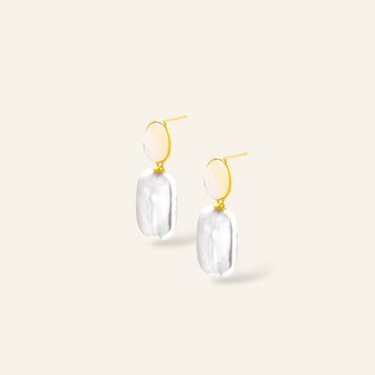 Pearl earrings with gold hooks 