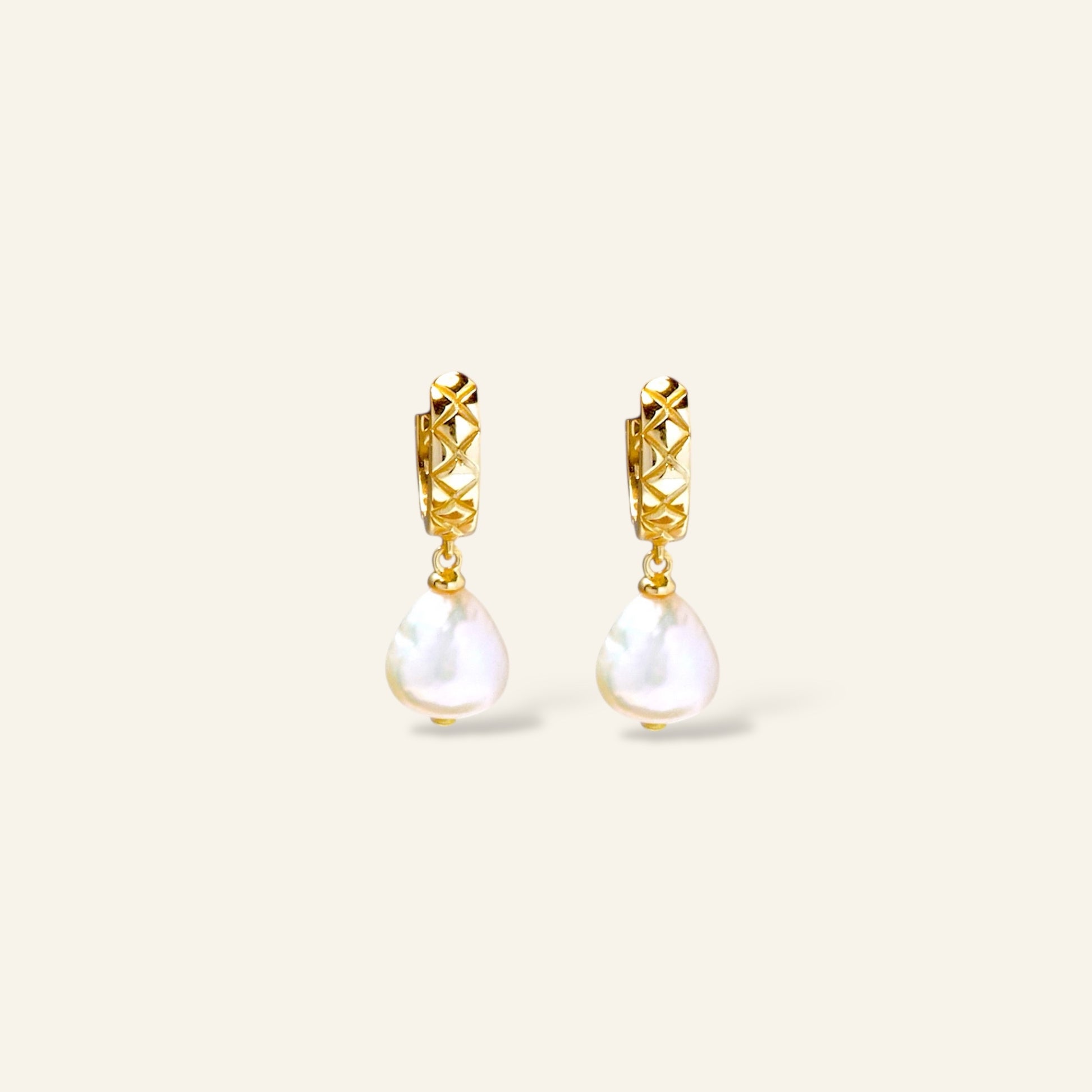 Gold earrings with pearl drops 