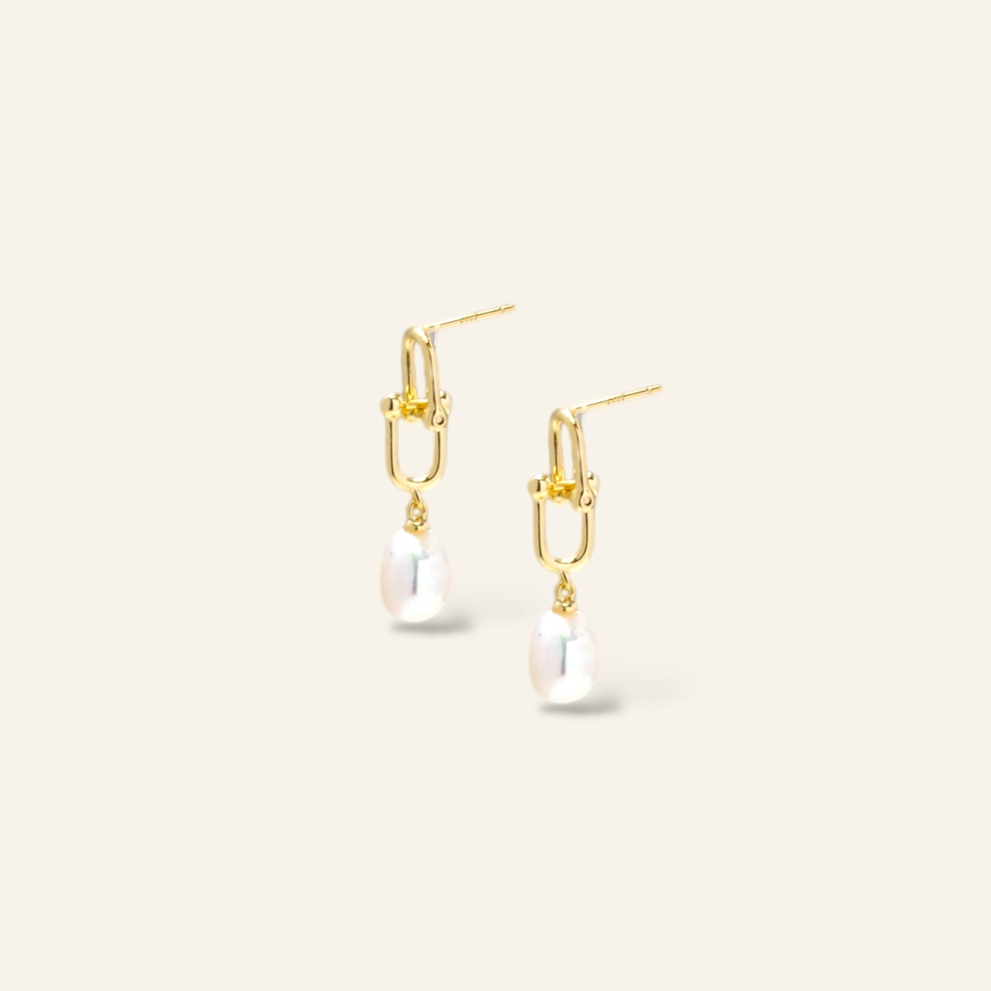 Gold earrings with pearl drops 