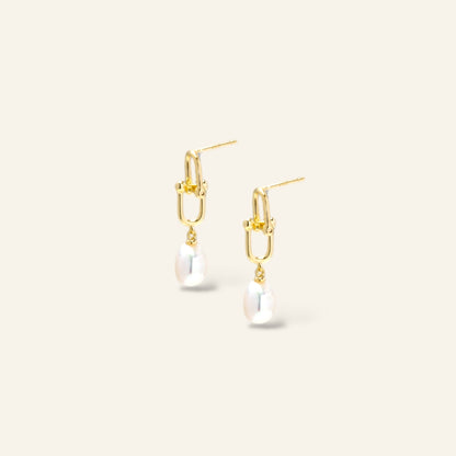 Gold earrings with pearl drops 