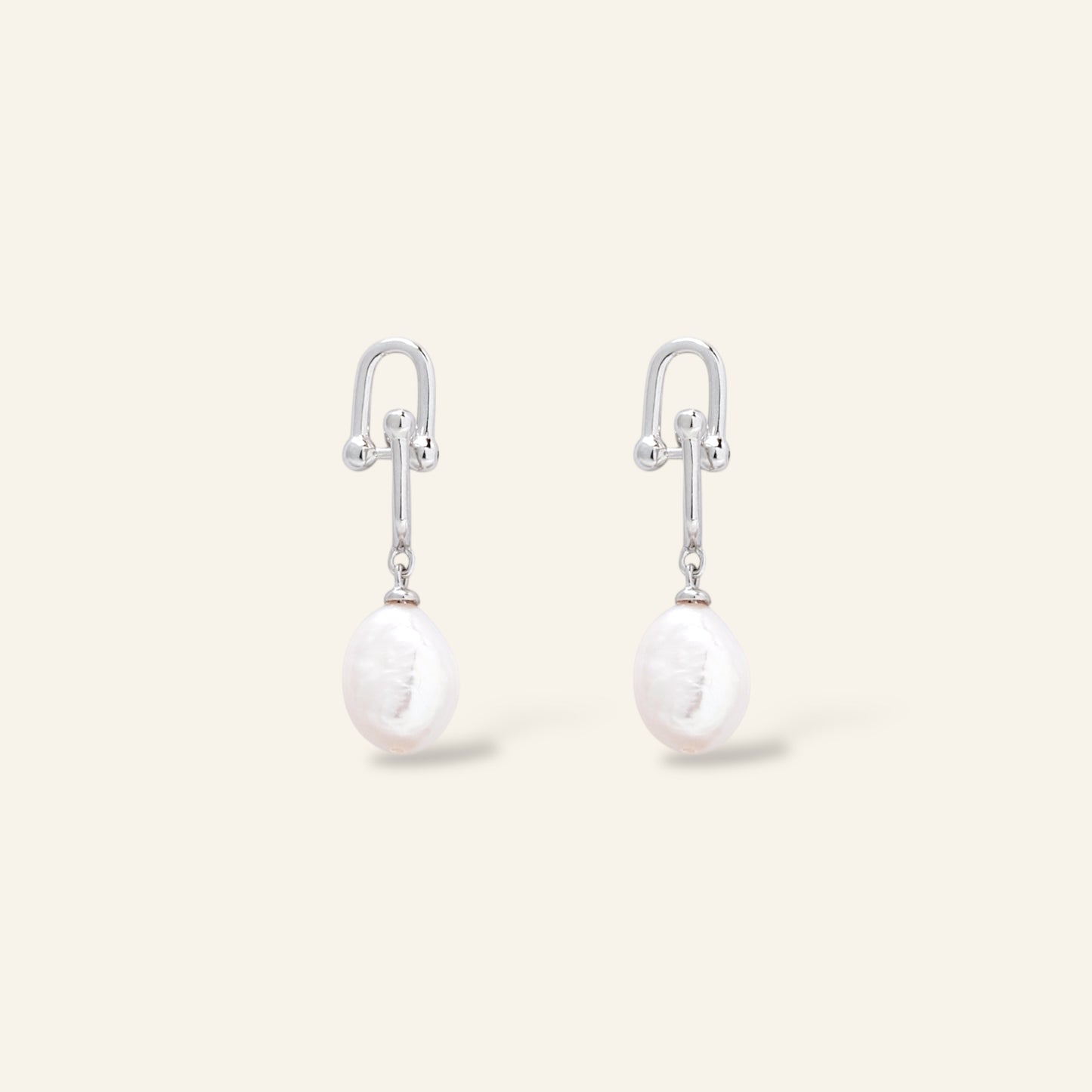 Pair of pearl earrings 