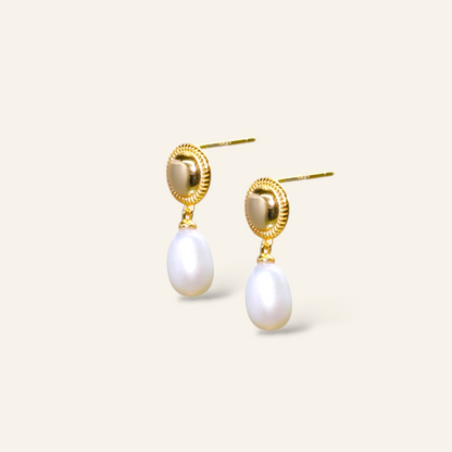 Solene pearl drop earrings in gold