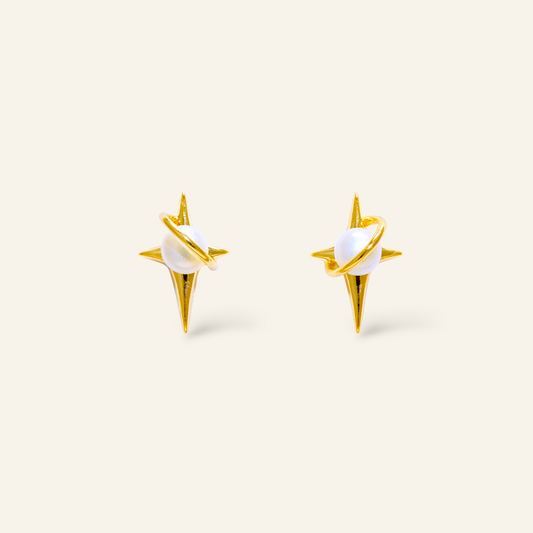 Gold earrings with a pearl