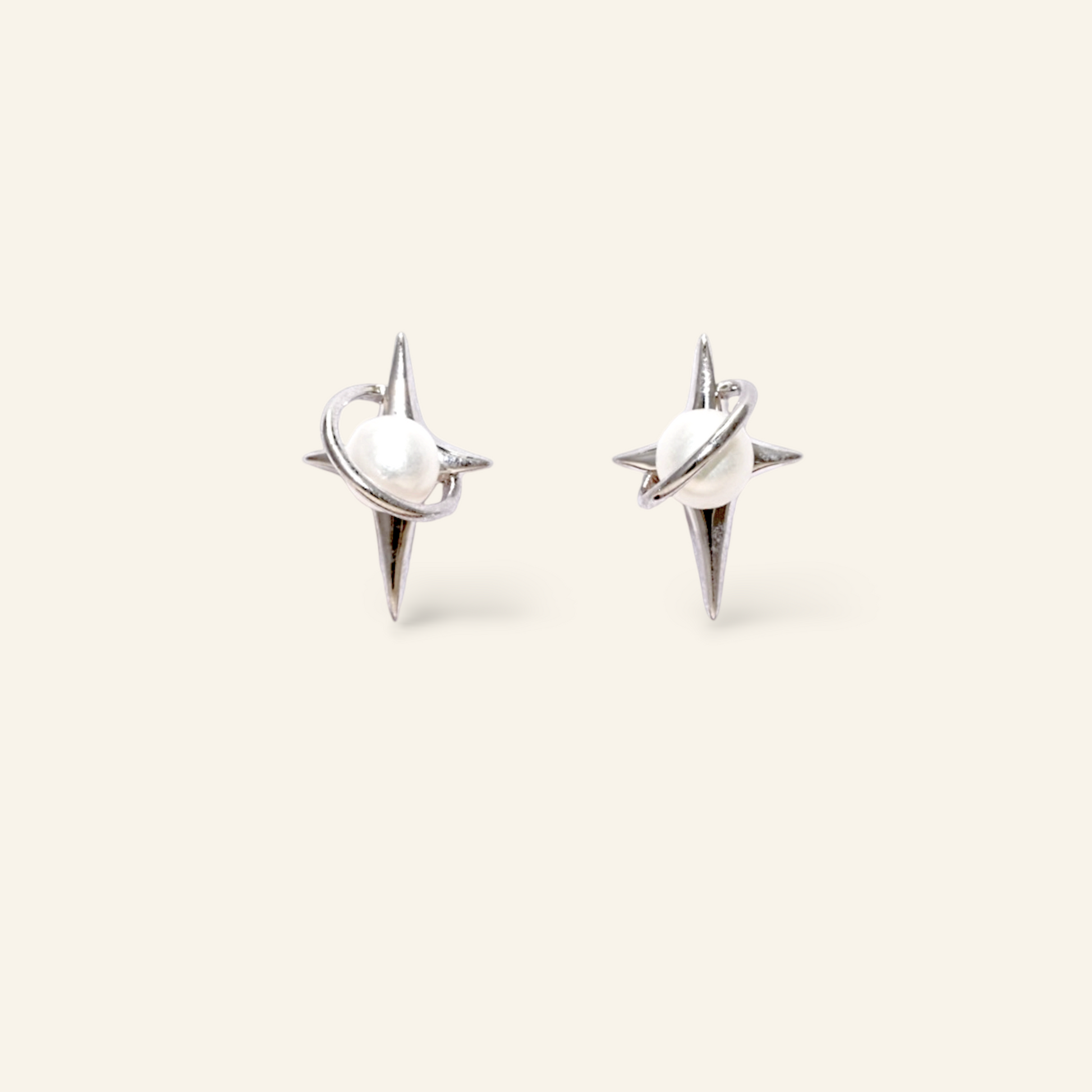 Pair of silver pearl earrings 