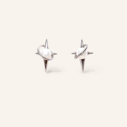 Pair of silver pearl earrings 