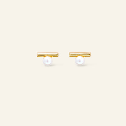 Pair of pearl earrings with gold bars 