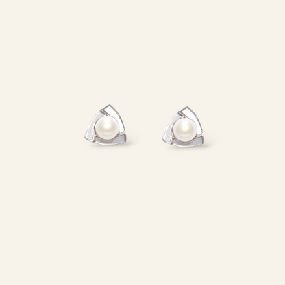 pearl stud earrings 