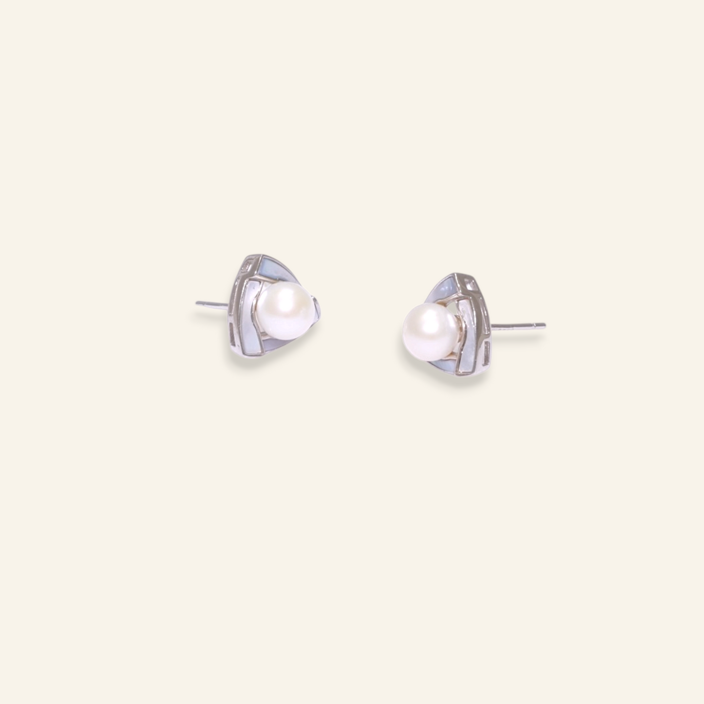 Pair of pearl stud earrings 