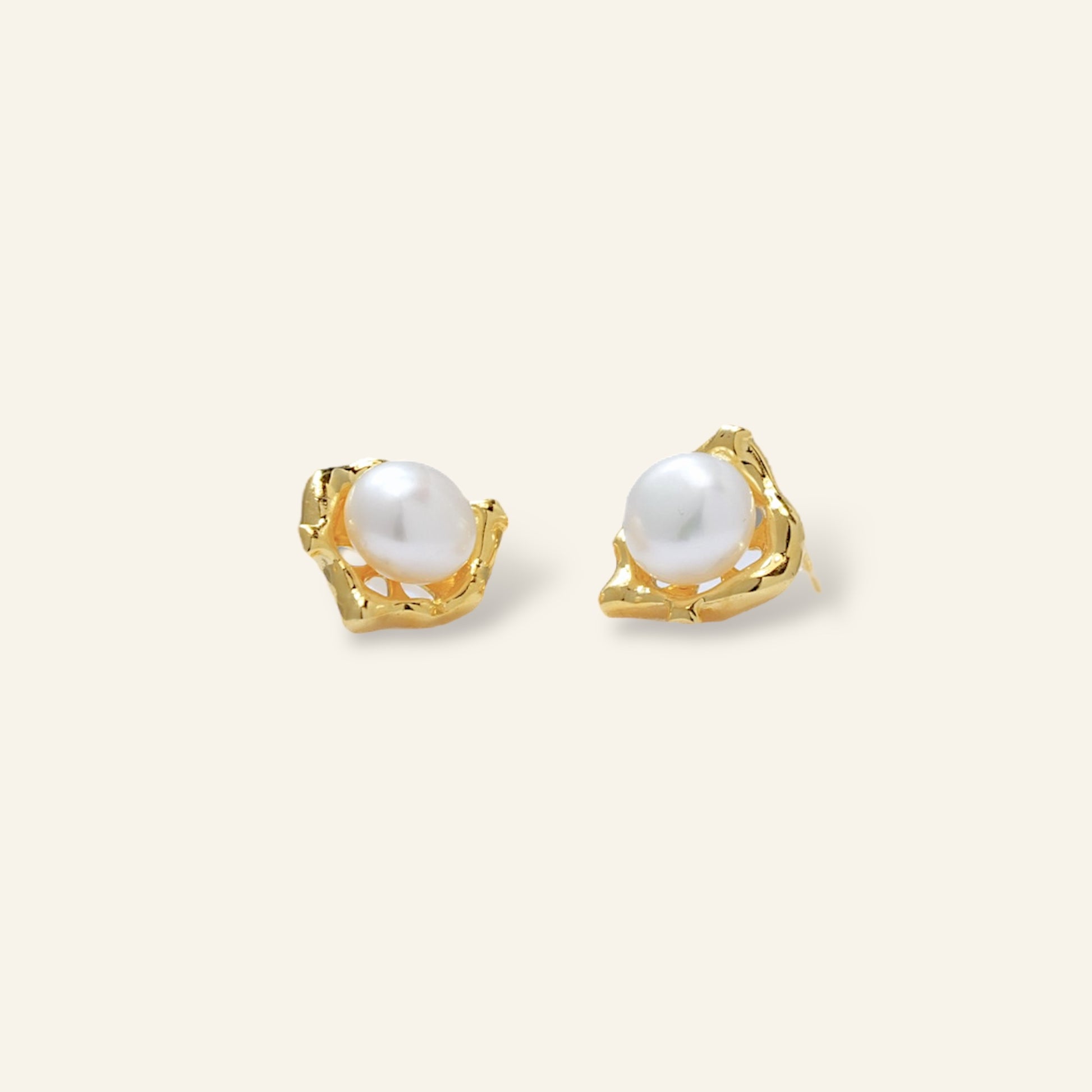 classsic gold pearl earrings 