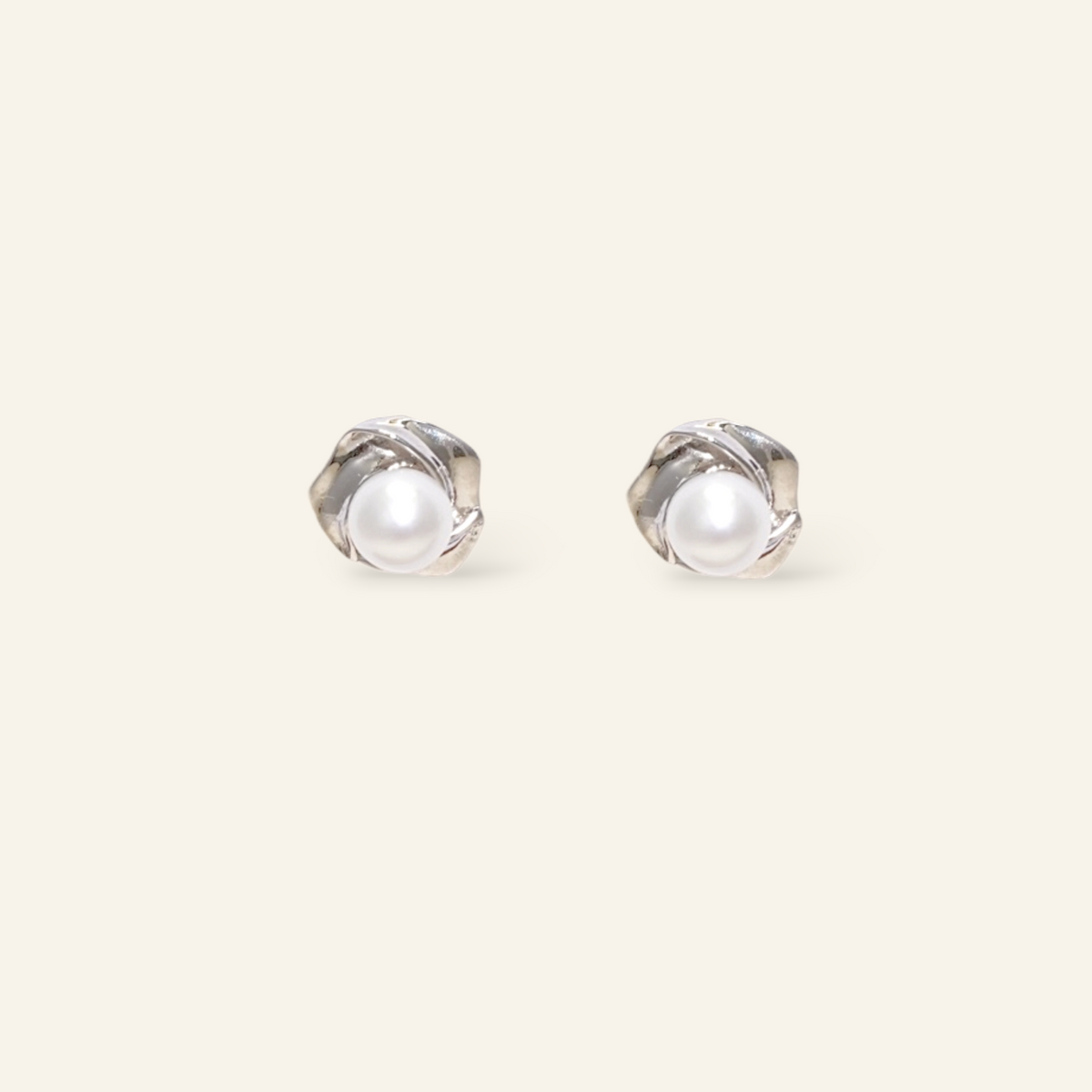 Pearl Bloom freshwater pearl stud earrings in silver