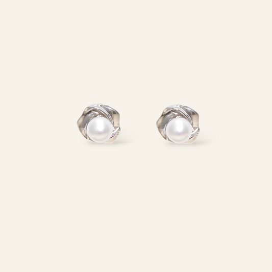 Pearl Bloom freshwater pearl stud earrings in silver