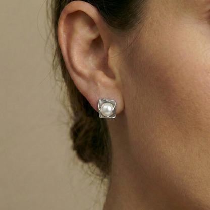 silver pearl stud earring 