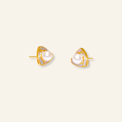 Gold earrings with pearl center 
