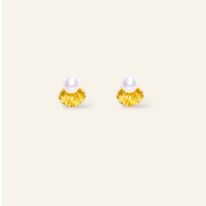 Pair of earrings with pearl