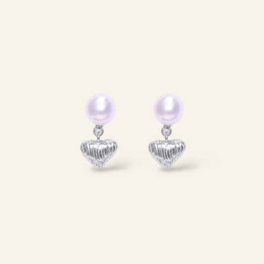 Pair of pearl earrings with heart pendants 