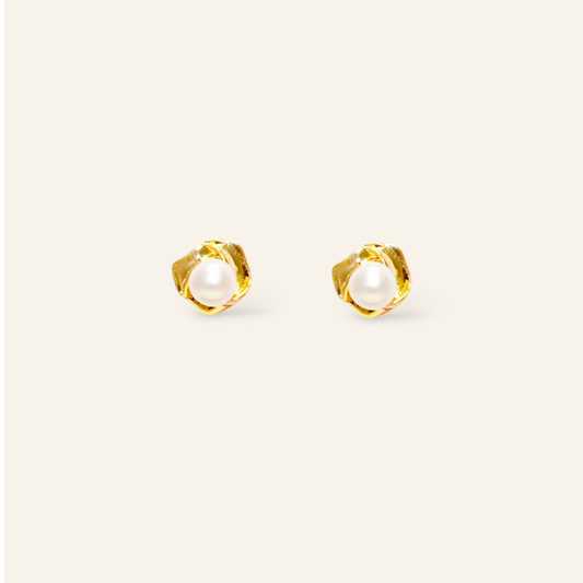 Pearl Bloom freshwater pearl stud earrings in gold