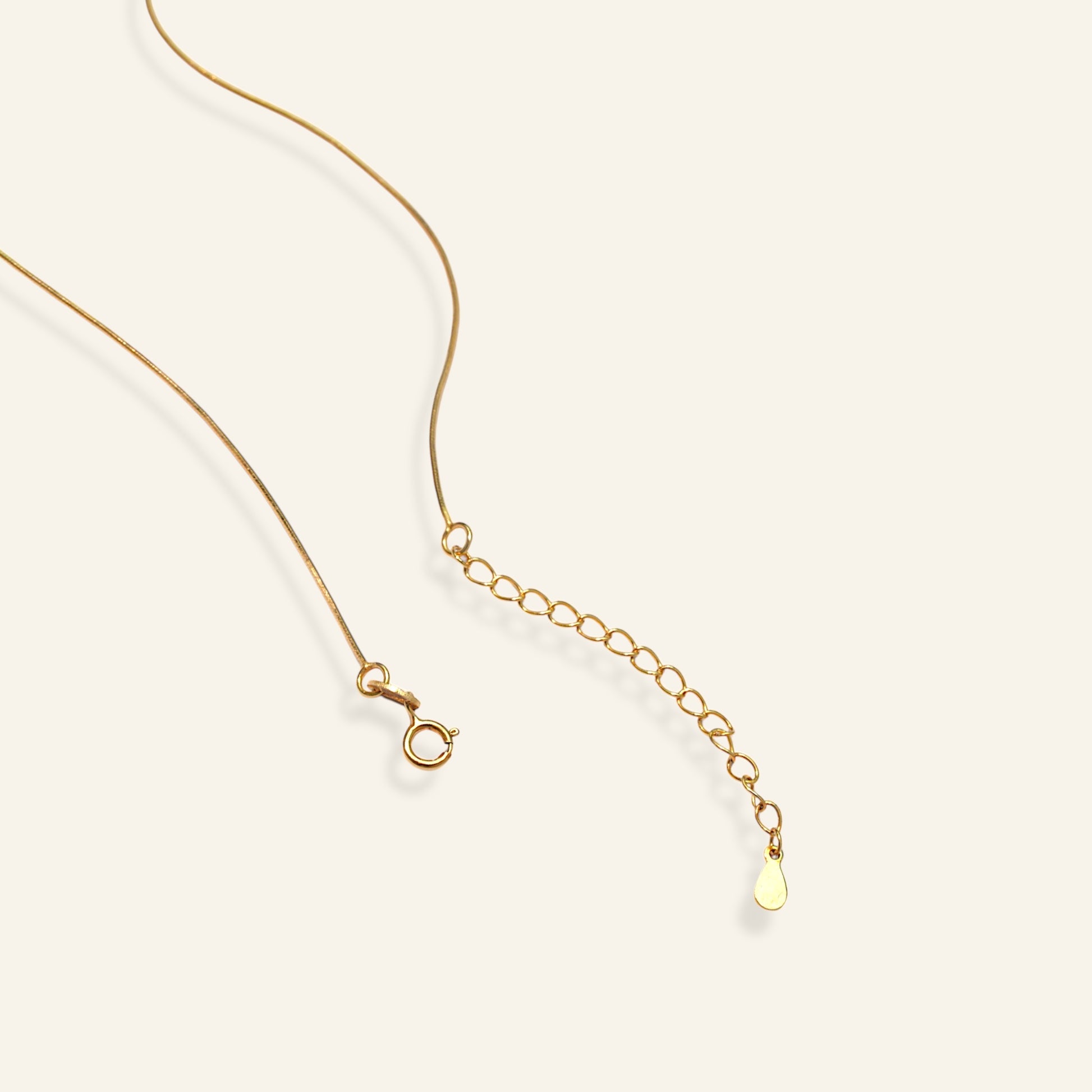 detail baroque pearl necklace