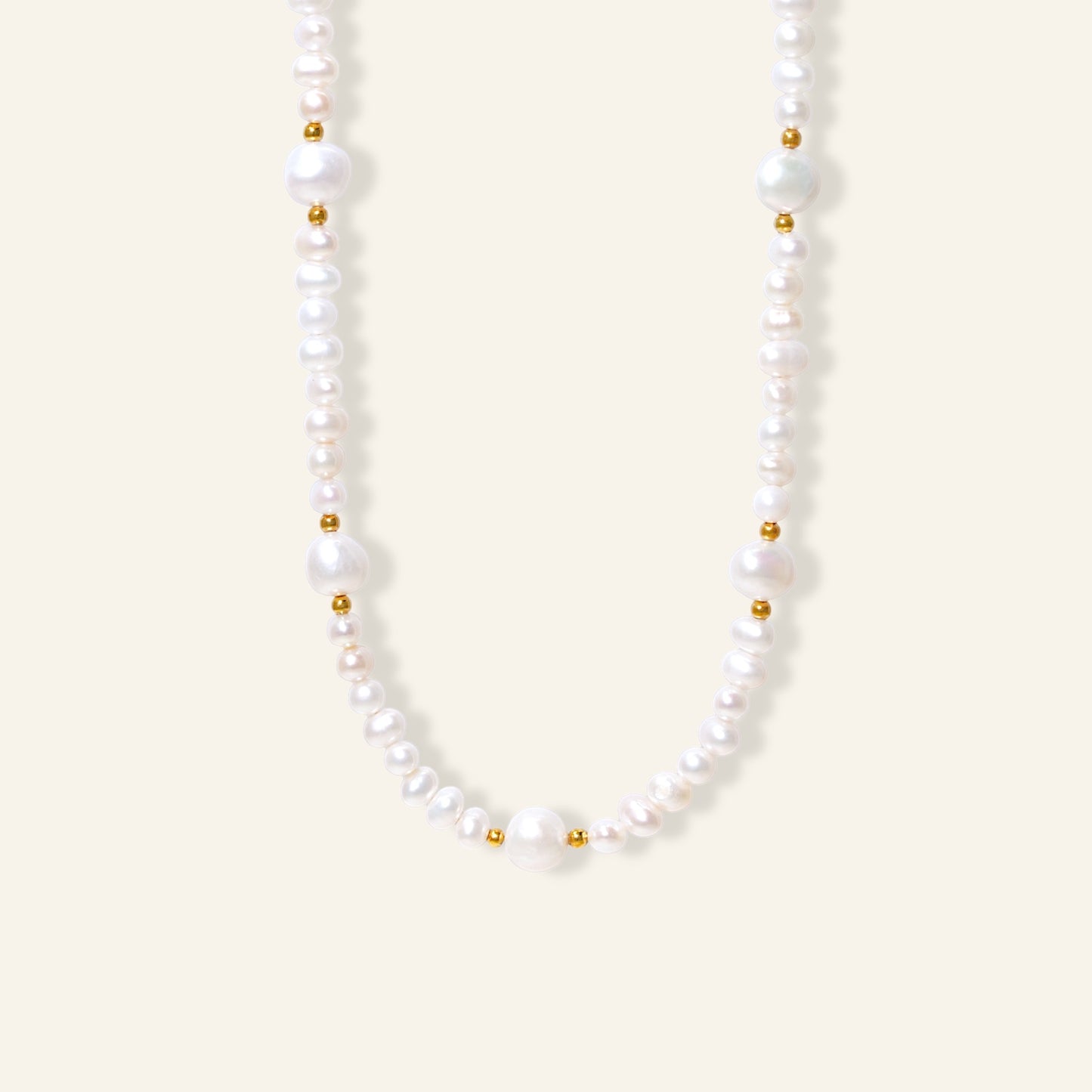 Pearl necklace with gold beads 