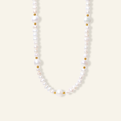 Pearl necklace with gold beads 