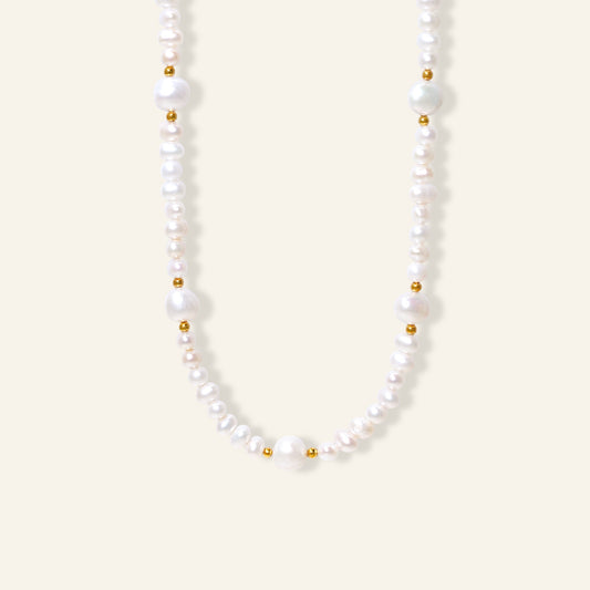Pearl necklace with gold beads 