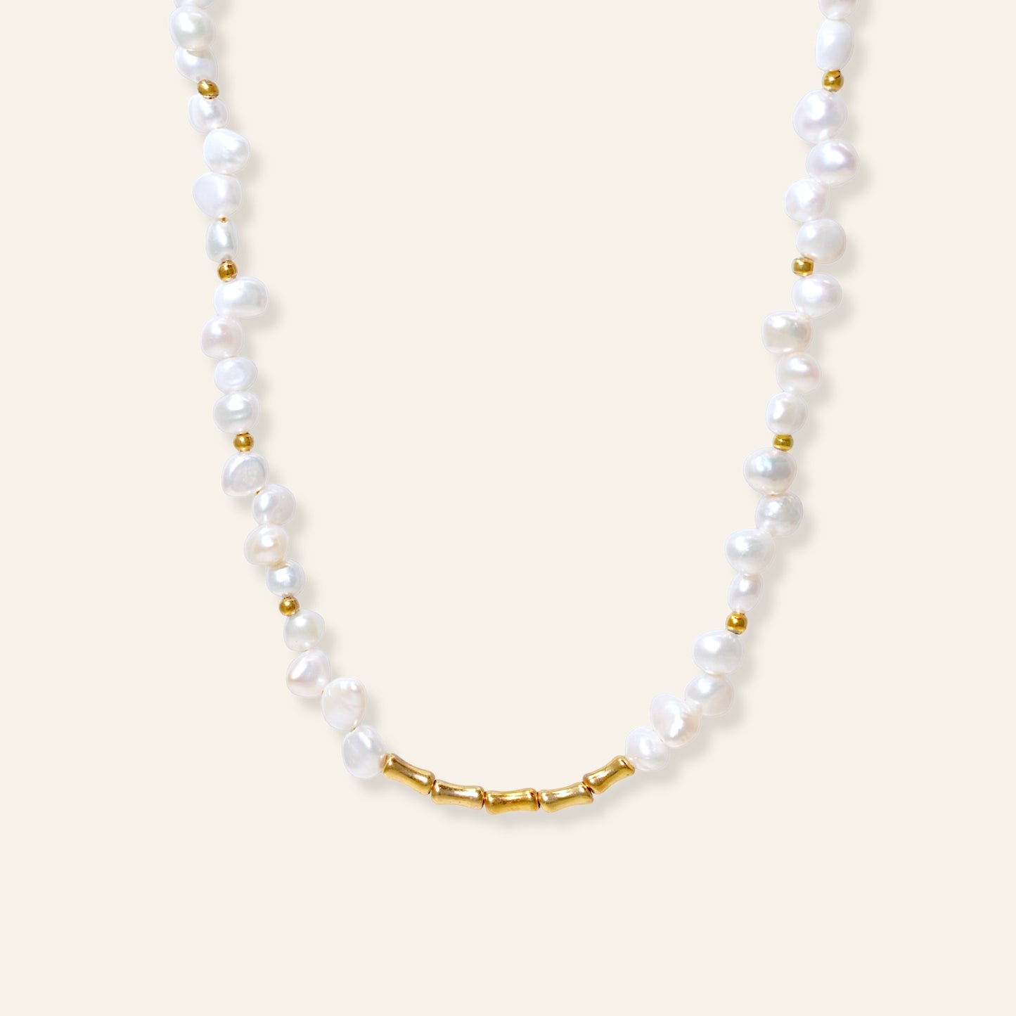 Pearl necklace with gold accents o