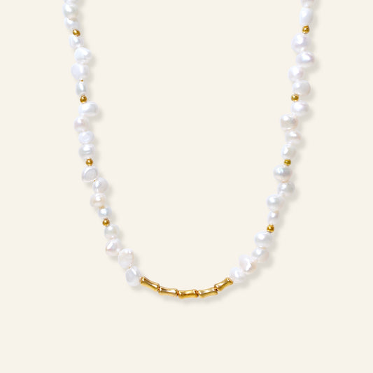 Pearl necklace with gold accents o