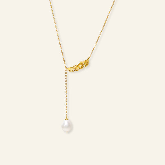Gold necklace with a pearl endant 
