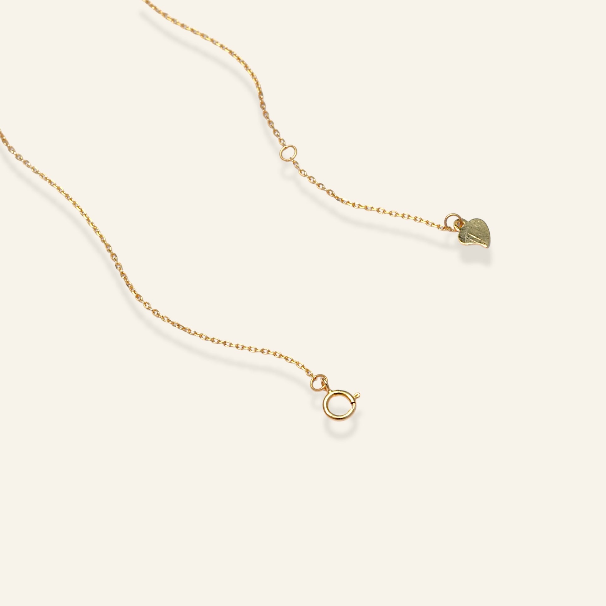 detail fine pearl necklace