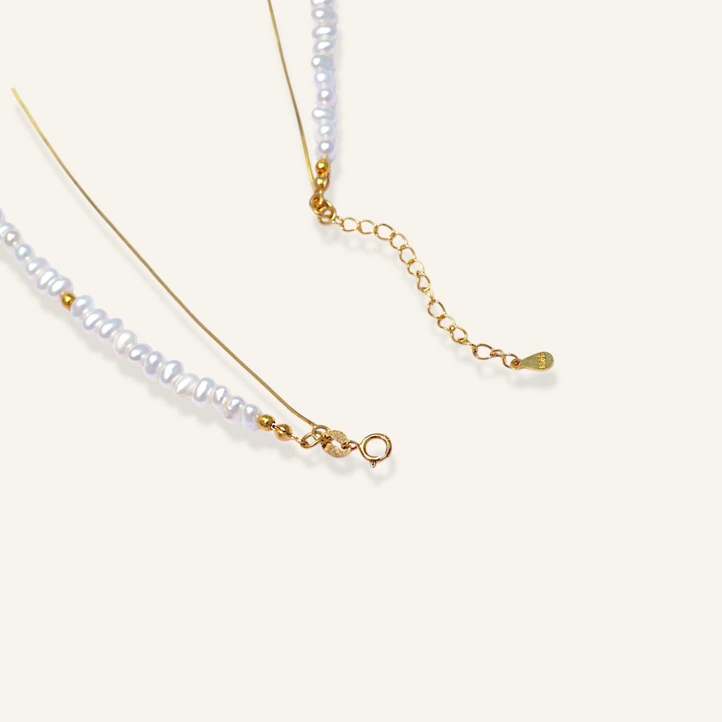 detail drop pearl necklace