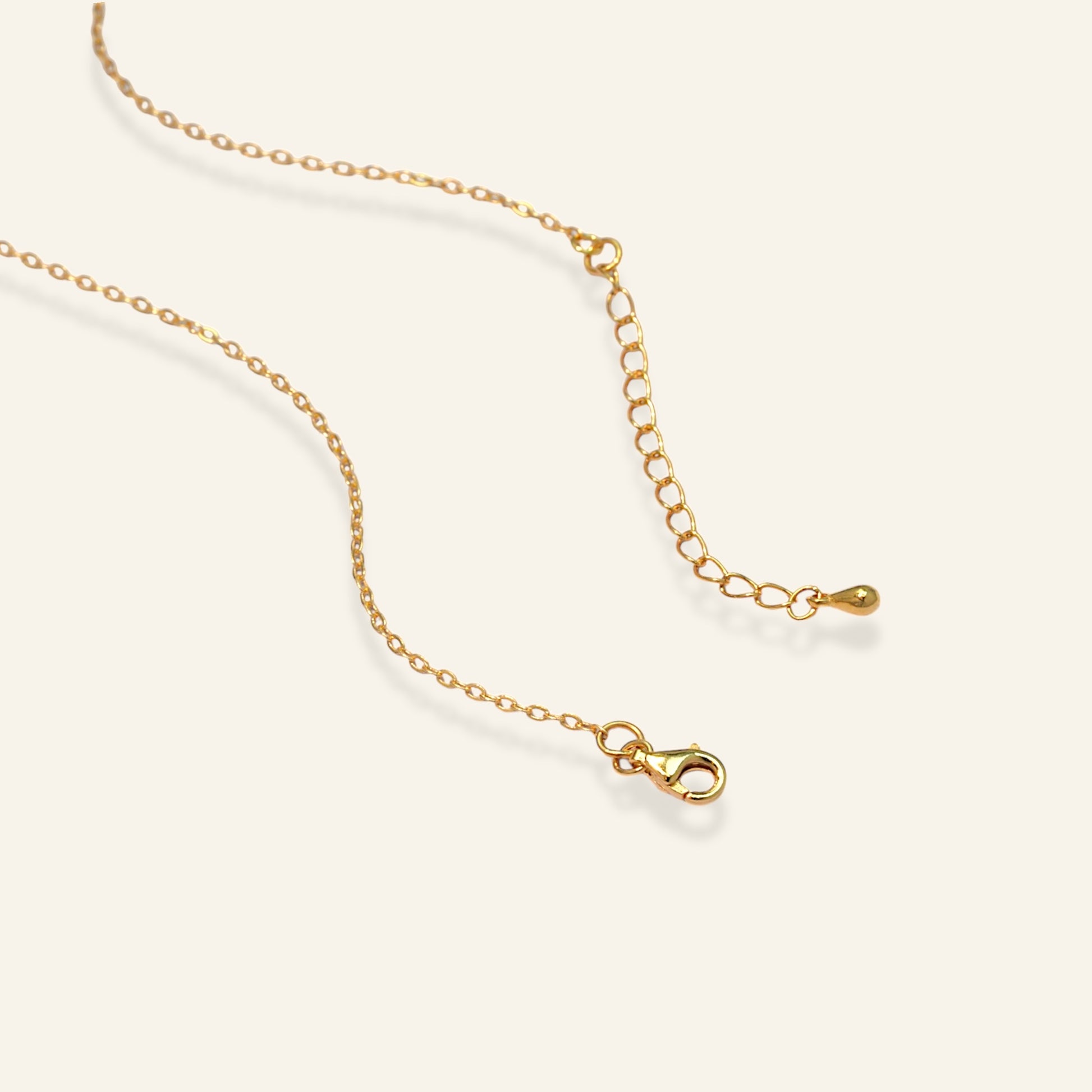 detail drop pearl necklace