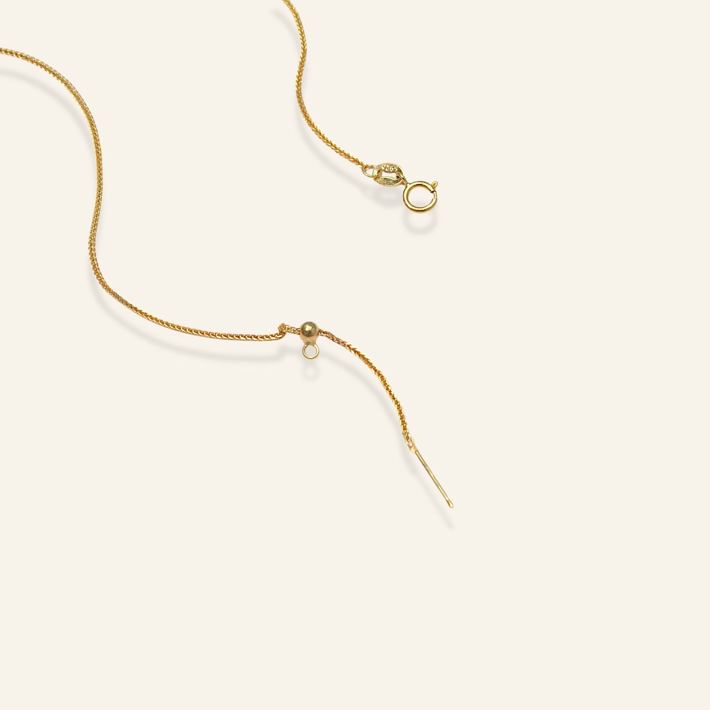 detail pearl necklace