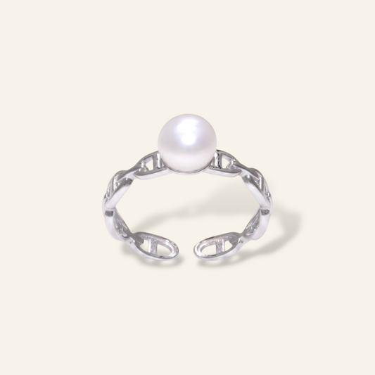 Silver ring with a pearl 