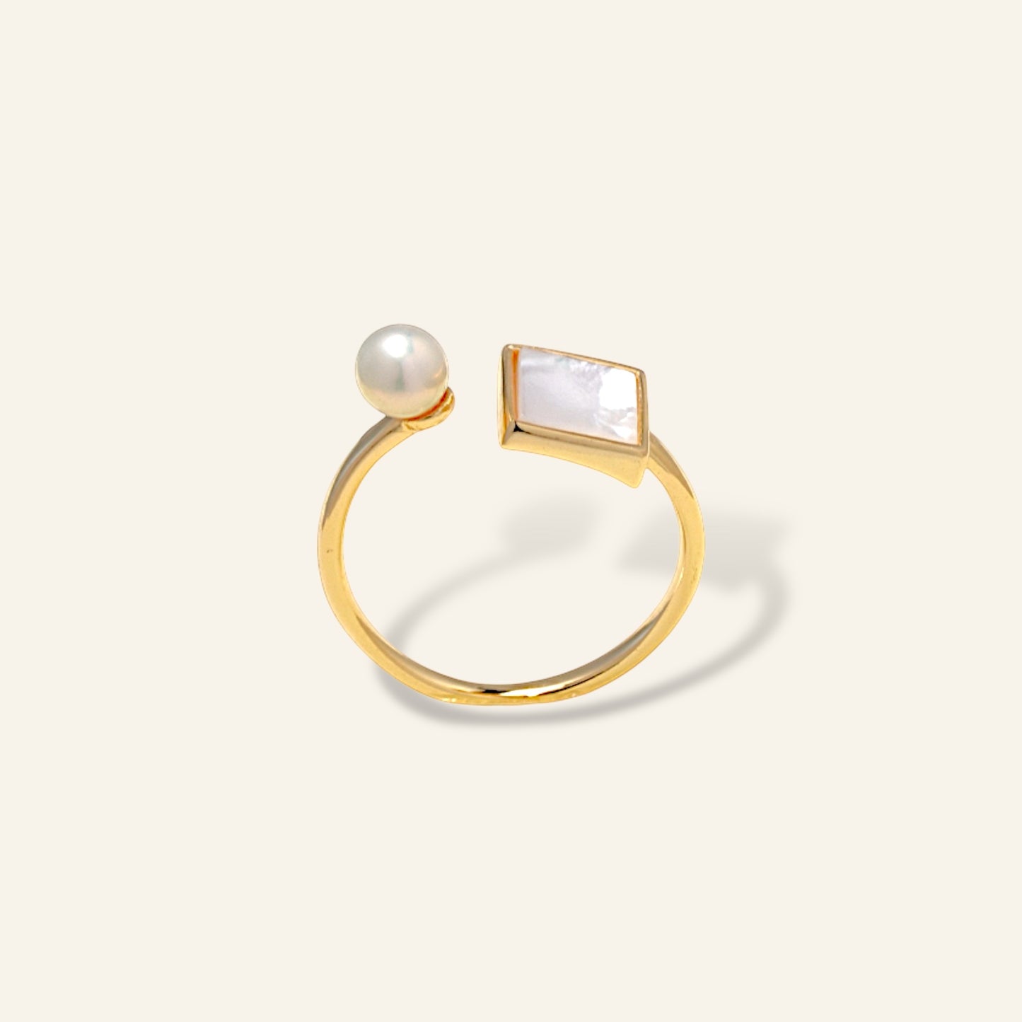 Gold ring with a pearl and rectangular stone 