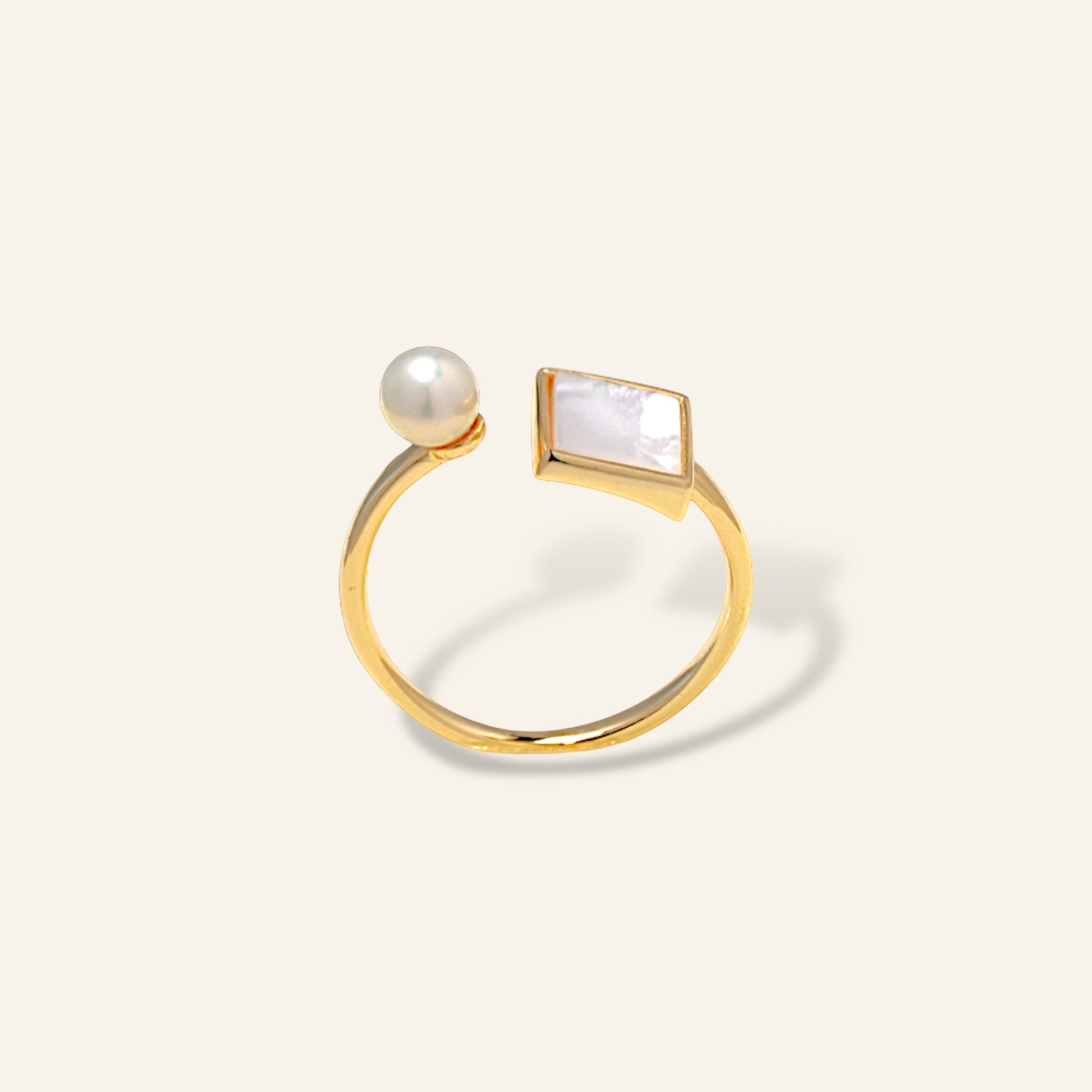 Gold ring with a pearl and rectangular stone 