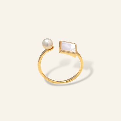 Gold ring with a pearl and rectangular stone 