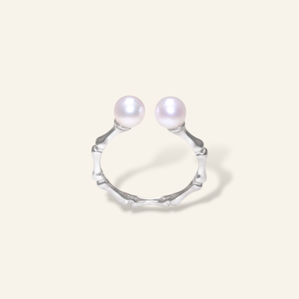Silver ring with two pearls 