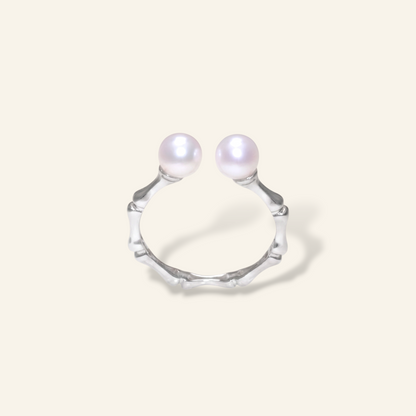 Silver ring with two pearls 